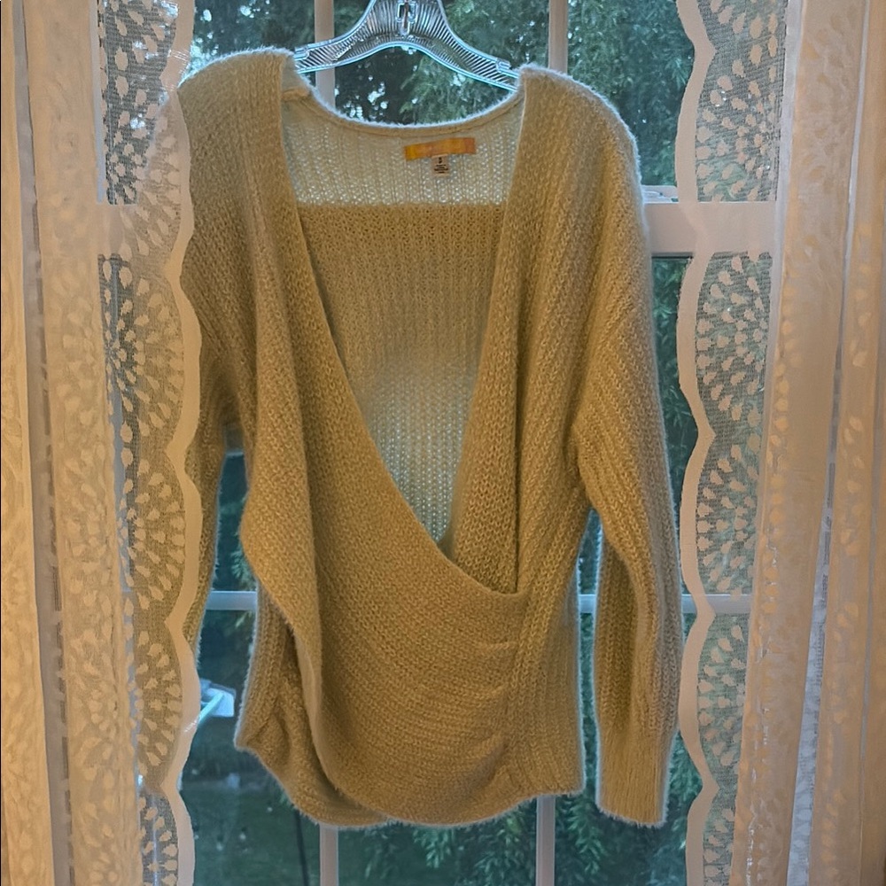 Urban Outfitters Cream V-Neck Sweater Cozy Knit